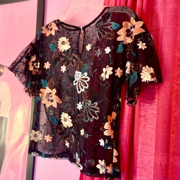 Black Mesh Floral Embroidered Contemporary Flutter Sleeve Blouse Women’s Small - Picture 5 of 5
